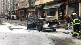 Trabzon'da sokak ortasında araç yangını