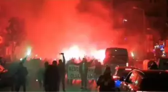 AK Parti Yalova Belediye Başkanı Mustafa Tutuk, İstanbul dönüşü meşalelerle karşılandı