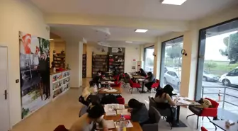 Efeler Belediye Başkanı Mehmet Fatih Atay'ın Kitap Kafeler Projesi