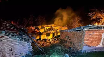 Erbaa'da bir evde çıkan yangın itfaiye ekipleri tarafından söndürüldü