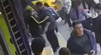 İzmir'de kamyonet yayalara çarpıp iş yerine dalmıştı, dehşet anlarını anlattılar