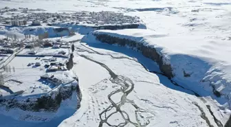 Ağrı'nın Diyadin ilçesindeki Murat Kanyonu karla kaplandı