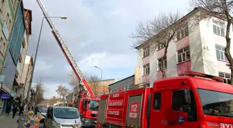Kars'ta bir iş yerinin bacasında çıkan yangın itfaiye ekiplerince söndürüldü