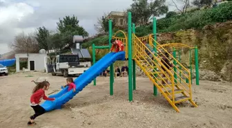 Kozan'da Işıklı Mahallesi'nde çocuk parkı açıldı