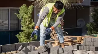 Kuşadası Belediyesi Değirmendere Mahallesi'nde yeni yollar kazandırıyor