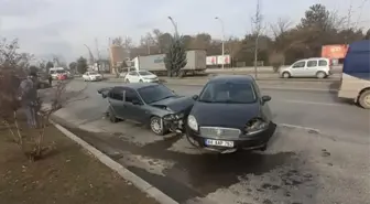 Malatya'da 5 aracın karıştığı zincirleme trafik kazasında 2 kişi yaralandı