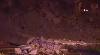 Pendik'te aşırı yağış nedeniyle istinat duvarı çöktü