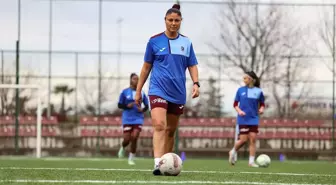 Trabzonspor Kadın Futbol Takımı, Müzeyyen Dilek Özbiler ve Vanesa Santana'yı transfer etti