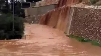 Antalya'da Şiddetli Yağışlar Sonucu Su Baskınları Yaşandı