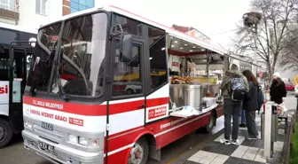 Bolu Belediyesi Öğrencilere Simit ve Çay İkramında Bulundu