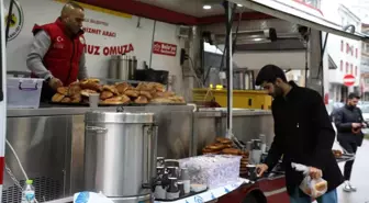Bolu Belediyesi, BAİBÜ öğrencilerine simit ve çay ikramında bulundu