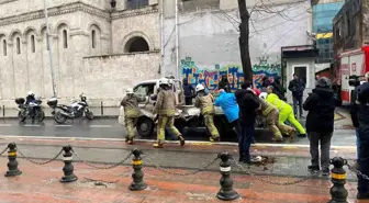 Beyoğlu'da Tramvayın Kamyonete Çarpması Sonucu 1 Kişi Yaralandı