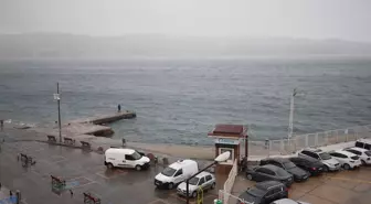 Çanakkale Boğazı'nda Olumsuz Hava Koşulları Nedeniyle Durdurulan Feribot Seferleri Yeniden Başladı
