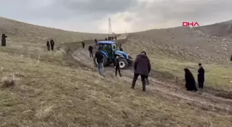 İstanbul Büyükşehir Belediyesi'ne ait otobüs çamura saplandı