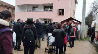 Hendek'te 3 katlı evde çıkan yangında 1 kişi hayatını kaybetti