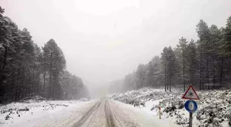 Çanakkale'de Yoğun Kar Yağışı Ulaşımı Olumsuz Etkiliyor