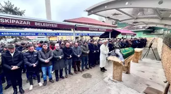 İl Genel Meclis Üyesi Sunay Yaka'nın annesi Durdu Yaka toprağa verildi