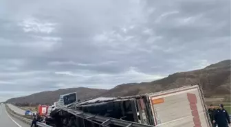 Kırıkkale'de TIR ile otomobil çarpıştı: 3 yaralı