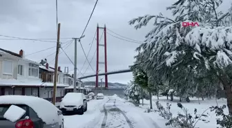 Çanakkale'de kar yağışı ve fırtına; Boğaz transit gemi geçişlerine kapatıldı