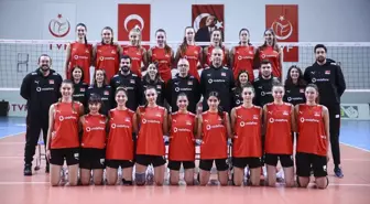 20 Yaş Altı Kadın Milli Voleybol Takımı Ankara'da kampa girdi