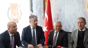 Başkan Büyükkılıç ve Hulusi Akar, Kayseri Gazeteciler Cemiyeti'ni ziyaret etti