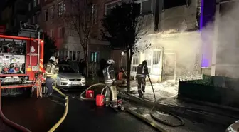 Avcılar'da oyuncak araba aküsü üretimi yapılan iş yerinde yangın çıktı