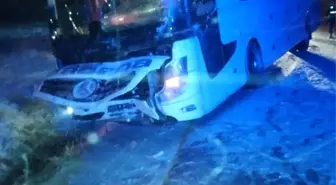 Eskişehir'de Yoğun Kar Yağışı Sebebiyle Zincirleme Trafik Kazası: 2 Yaralı