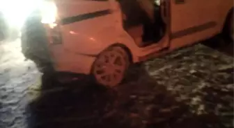 Eskişehir'de Yoğun Kar Yağışı Sonucu Zincirleme Trafik Kazası: 2 Yaralı