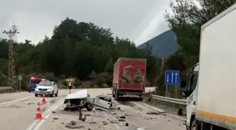 Finike'de otomobil ile tır çarpıştı: 2 yaralı
