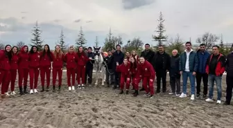 Tiffanny Tomato Bordo Spor Kadın Voleybol Takımı Elazığ Hipodromunda At Binip Stres Attı