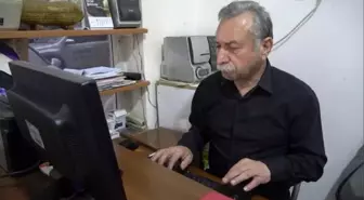 Depremde ofisi yıkılan gazeteci ve yazar Mustafa Bardak, Çalışan Gazeteciler Günü'nü buruk yaşadı