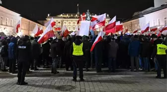 Polonya polisinden Cumhurbaşkanlığı Sarayı'na baskın! Eski bakan ve yardımcısı gözaltına alındı