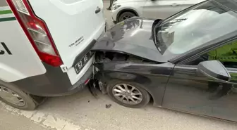 Sinop'ta 3 aracın karıştığı zincirleme trafik kazası maddi hasarla atlatıldı