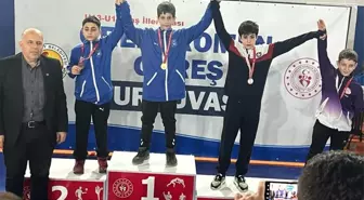 Yunusemre Belediyespor Güreşçileri Turnuvadan Kupa ve Madalyalarla Döndü