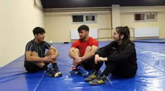 Bayburt'ta Üniversite Okuyan 3 Arkadaşın Sıkı Dostluğu