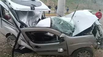 BATMAN'da beton elektrik direğine çarpan araç sürücüsü hayatını kaybetti