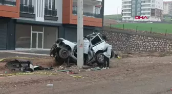 Batman'da Beton Elektrik Direğine Çarpan Araç Sürücüsü Hayatını Kaybetti