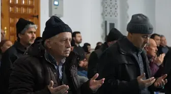 Bursa, Balıkesir ve Bilecik'teki camilerde Regaip Kandili dualarla idrak edildi