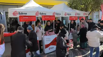 Edirne Belediye Başkanı Recep Gürkan, Regaip Kandili'nde vatandaşlara kandil simidi ikram etti
