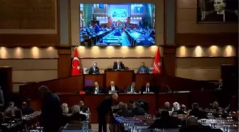 CHP'li Meclis Üyesi Mehmet Ali Tüy, İBB Toplantısında AK Parti'yi Övdü