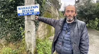 Rize'de Mahalle Muhtarı Trafik Sıkışıklığına 'Mahallenin Devamı' Tabelasıyla Çözüm Arıyor