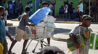 Papua Yeni Gine'de ortalık yangın yeri! Maaş kesintilerini protesto eden binlerce kişi sokaklara indi, OHAL ilan edildi