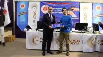 OKAF'24'te düzenlenen 'Parmaklar Yarışıyor' yarışmasının kazananları ödüllerini aldı