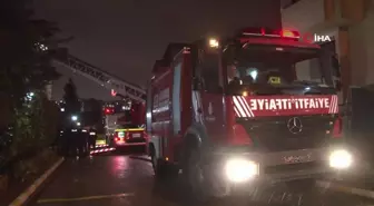 Pendik'te villanın çatısı alev alev yandı