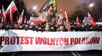 Polonya'da Hukuk ve Adalet Partisi destekçileri tutuklamaları ve yönetim değişikliğini protesto etti
