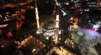 Regaip Kandili'nde Binlerce Vatandaş Eyüp Sultan Camii'ne Akın Etti