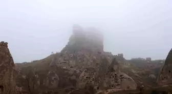 Kapadokya'da Oluşan Sis Turistlere Görsel Şölen Sundu