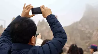 Kapadokya'da Oluşan Sis Turistlere Görsel Şölen Sundu