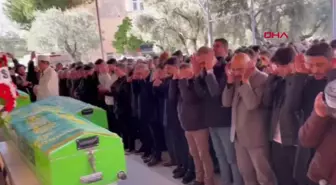 Aydın'da viyadük kazasında hayatını kaybeden 3 kişinin cenazesi toprağa verildi