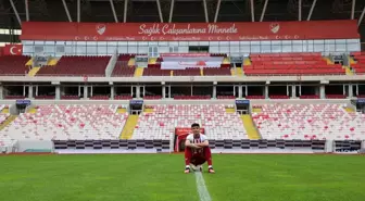 Sivasspor, Yunus Emre Konak'ı Brentford'a transfer etti